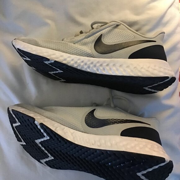 Nike Revolution Sneakers - Picture 3 of 3